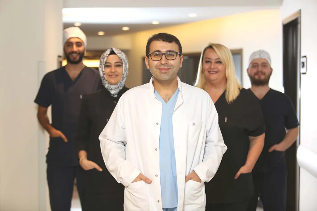 Uzm. Dr. Ahmet Murat ve Hermest Clinic saç ekimi ekibi