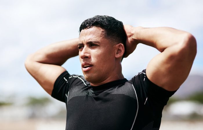 Sport nach Haartransplantation: Ab wann Sport machen? 7 Mann beim Sport nach Haartransplantation