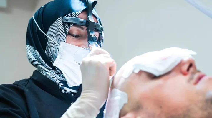 DHI Saç Ekimi 20 dhi sac ekimi kadin doktor uygulama ani