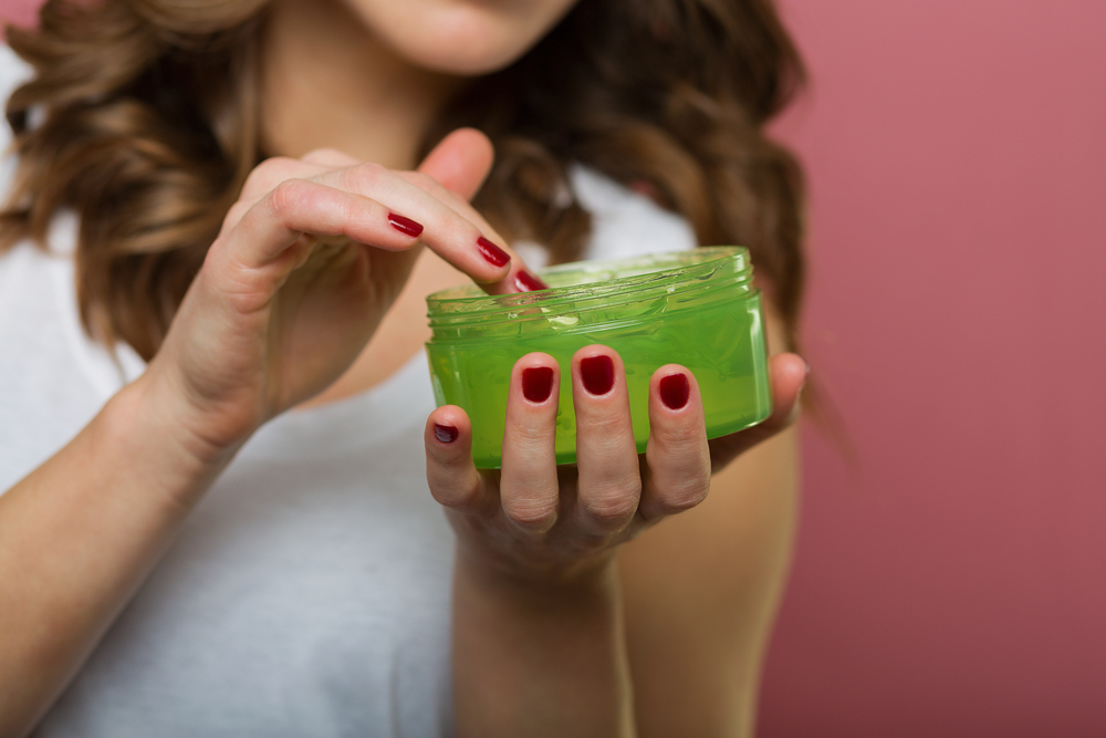 Aloe Vera for Hair: Benefits, Growth, Uses & Side Effects Guide 4 Who should try aloe vera for hair and who should avoid it?