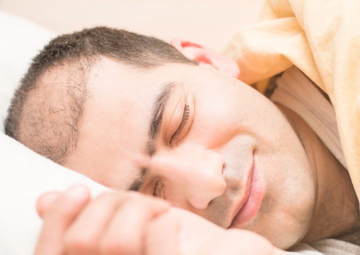 When Can I Sleep Normally After Hair Transplantation? Timeline & Tips 16 sleeping after hair transplant