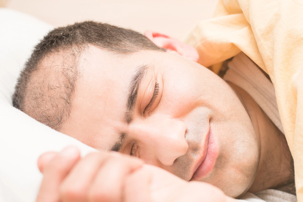 When Can I Sleep Normally After Hair Transplantation? Timeline & Tips 3 sleeping after hair transplant