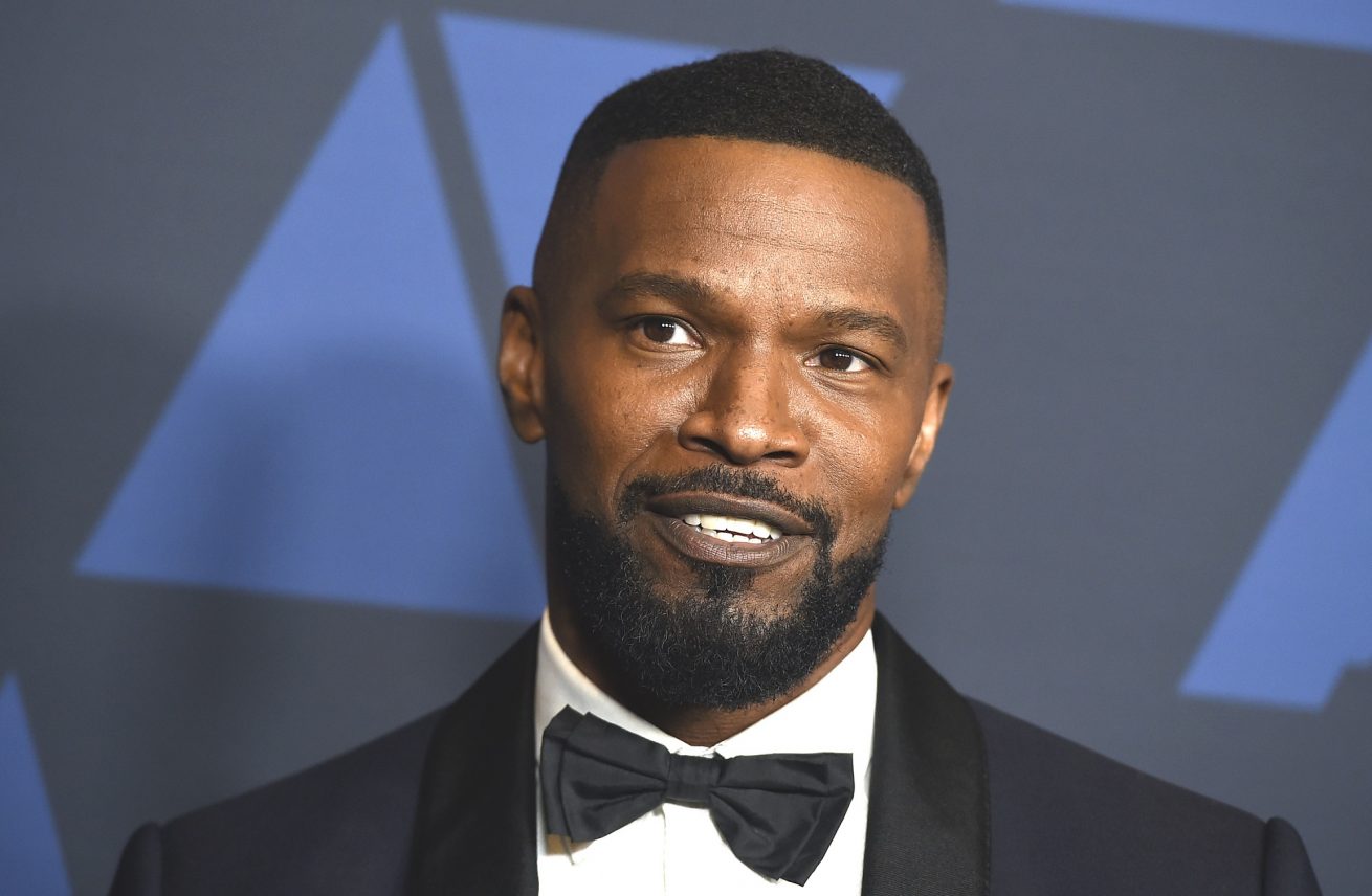 Jamie Foxx Hair Transplant: Hairline Analysis & Results Explained 4 What type of hair transplant did he likely have?