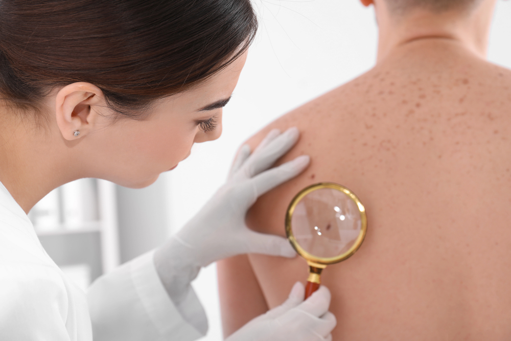 What Is a Trichologist? Hair & Scalp Specialist Explained 4 Trichologist vs dermatologist